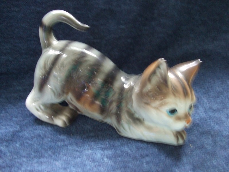 Bone China 4.5" Tabby Blue Eyed Cat Figurine, Taiwan