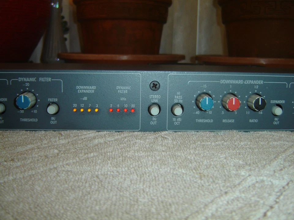 Symetrix 511A Noise Reduction, Downward Expander, Dynamic Filter, Vintage Rack - Image 3 of 4