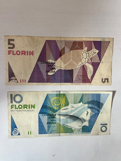 Aruba 5 and 10 Florin Vintage banknotes