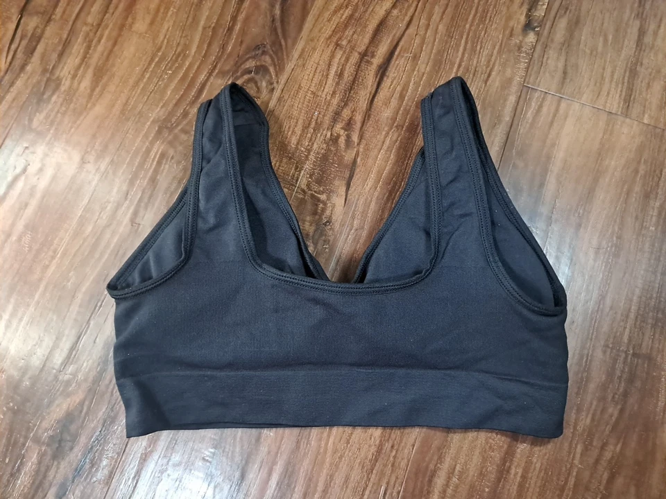 Sujetador deportivo Genie acolchado negro grande ligeramente usado Foto 4 de 4