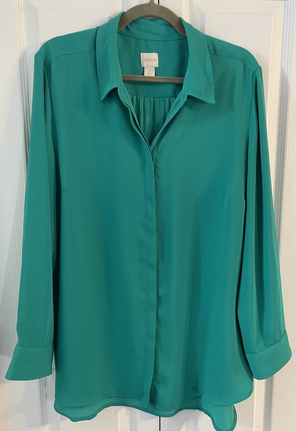 Chico's Solid Green Long Sleeve Button Up Flowy B… - image 1