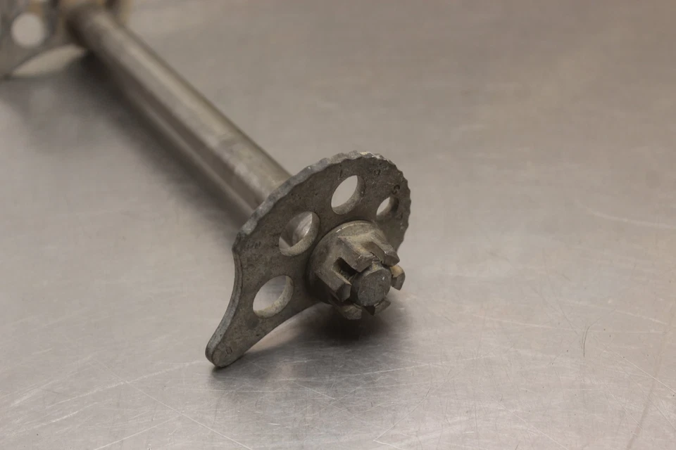 1980 Yamaha TT250 задний мост задний обод колеса поворотный болт оси Y859 - Изображение 3 из 4