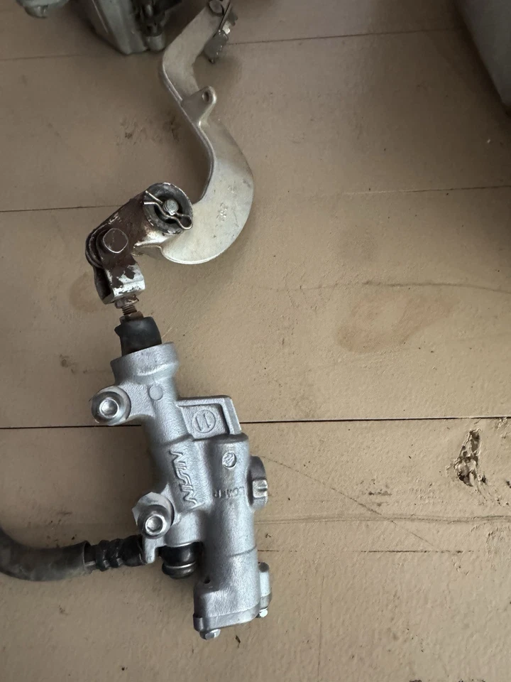 Frenos de montaje de freno trasero Yamaha YZ450F 2006-2009 YZ 250F 450 08 Foto 3 de 4