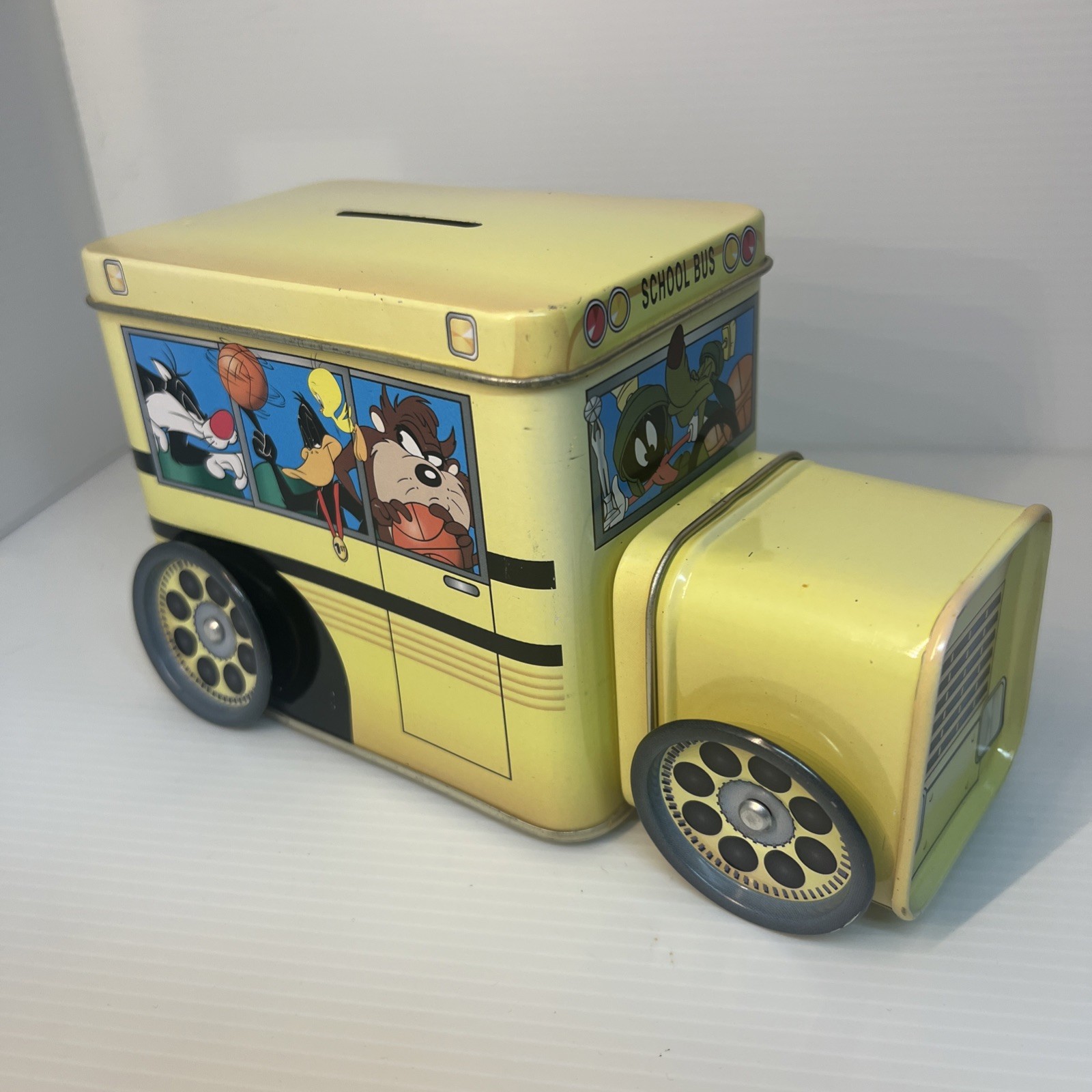 Looney Tunes Basketball Bus Tin Coin Bank 1999 Warner Bros Wheels Turn Vintage