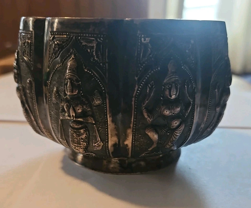 Antique Handmade Burmese  Repousse Silver Bowl - Изображение 3 из 4