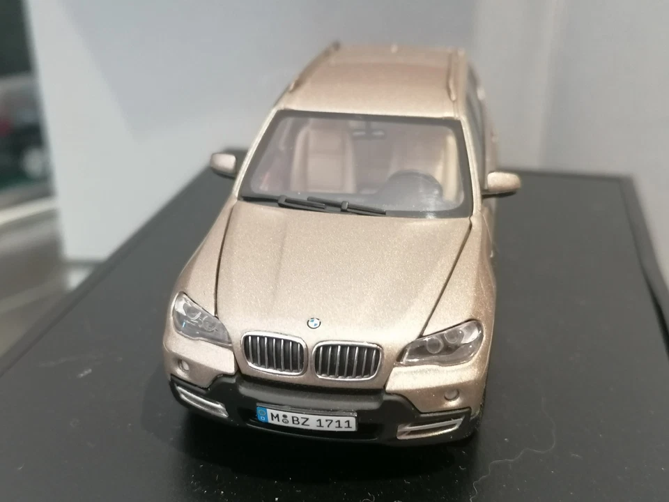 Autoart 1/43 BMW X5 4.8i Gold Metallic with Box Dealer Edition - Immagine 2 di 4