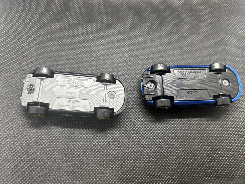 Hot Wheels HW Exotics 4/10 черный Porsche Carrera GT синий Carrera GT 2 автомобиля отдельно - Изображение 2 из 4