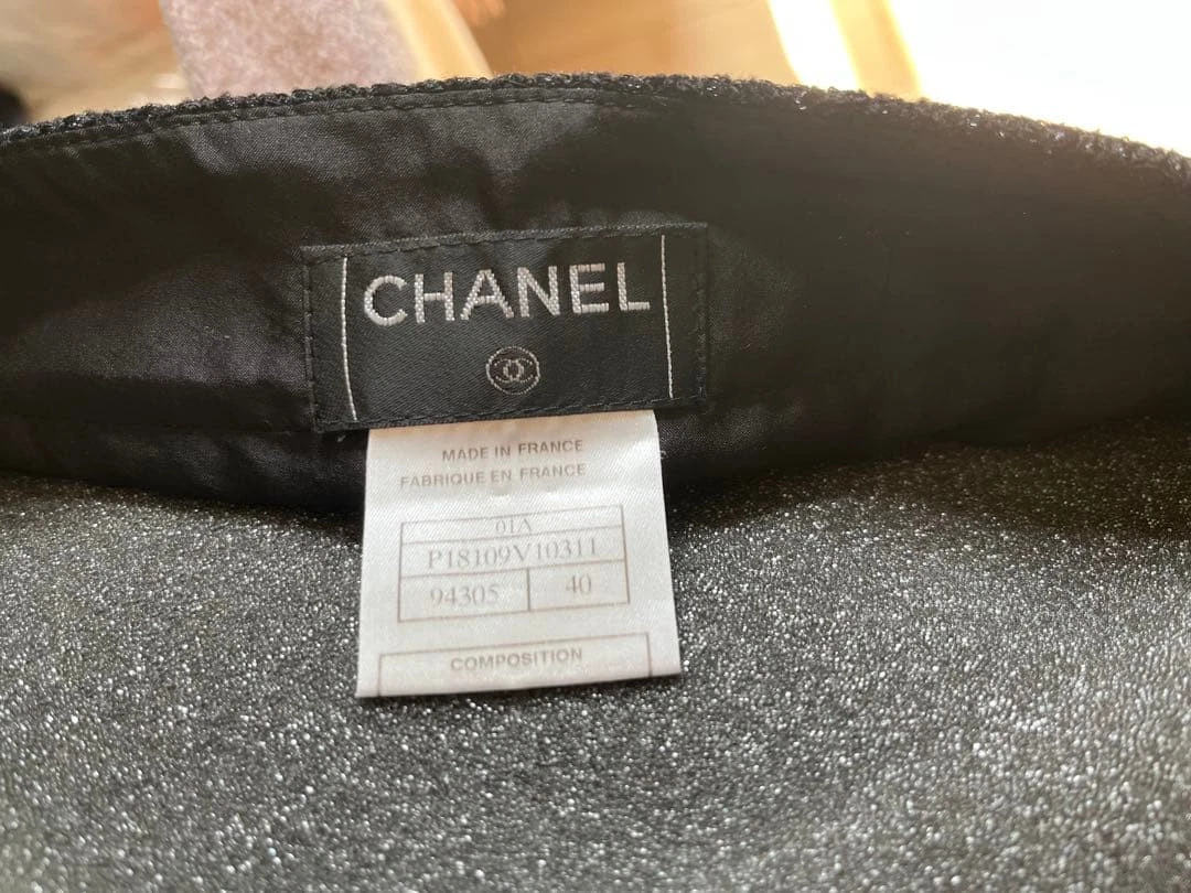 Chanel — CHANEL Black Tight Skirt Button Detail Size 40 Authentic Women SR2079