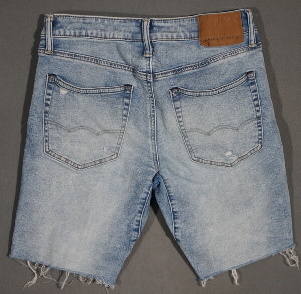 WD07419 **AMERICAN EAGLE** MOVE FREE ATHLETIC FIT JEAN SHORTS 28 (msr