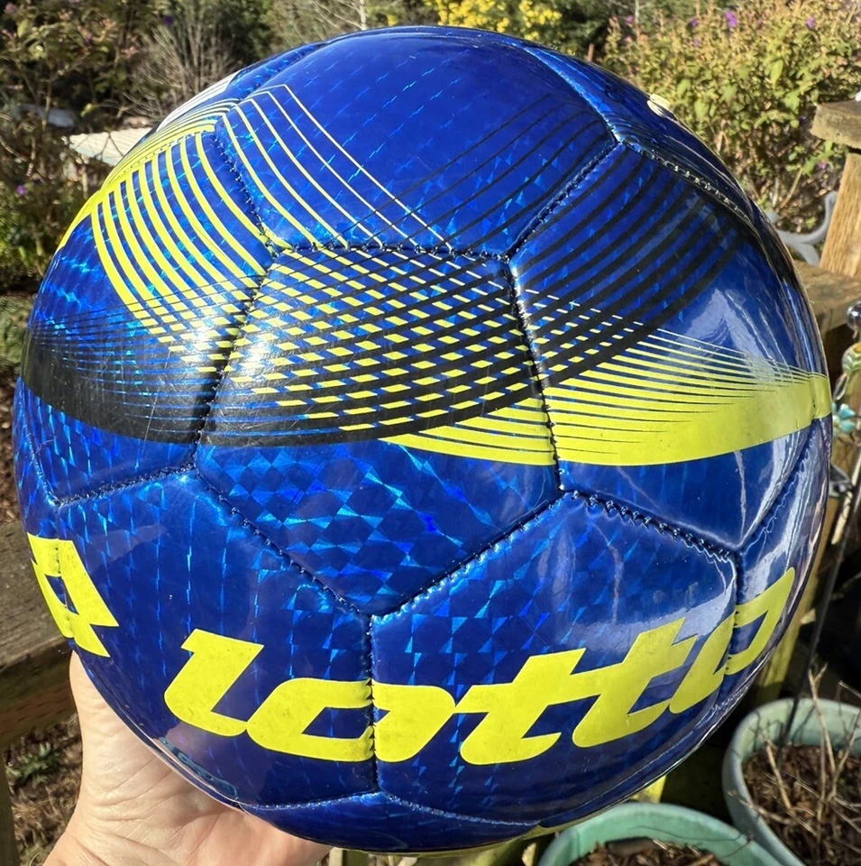 Balón de fútbol LOTTO azul real y verde neón talla 4 usado en excelente estado Foto 3 de 4