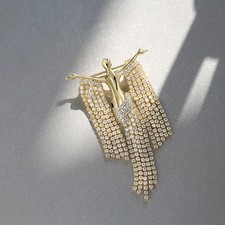 Fashion Gold Color Tassel Brooch Autumn Suit Pins Fashion Lady Jewelry Corsage