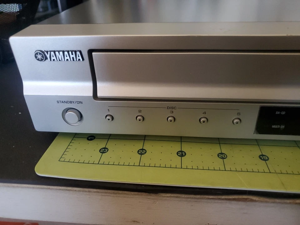 Yamaha DV-C6761 5 discos DVD, video, reproductor SA-CD con control remoto, cables. Foto 4 de 4