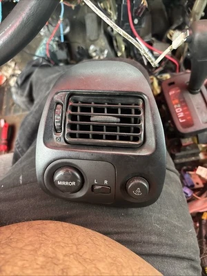 95 Geo Prizm Dashboard Mirror Panel Center Console - Image 1 of 3
