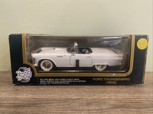 1955 THUNDERBIRD WHITE W/ OFF-WHITE TOP 1:18 ROAD TOUGH OPENING HOOD & DOORS - Picture 2 of 11