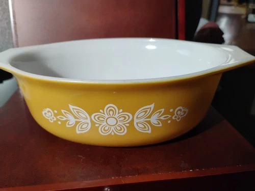 1 1/2 Qt Vintage Pyrex Butterfly Gold glass casserole dish. No Lid.