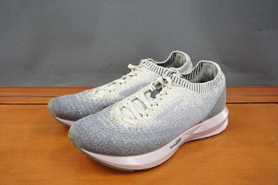Brooks Levitate 2 Shoes Womens Size 7 Gray White Knit Running Sneakers Lace Up
