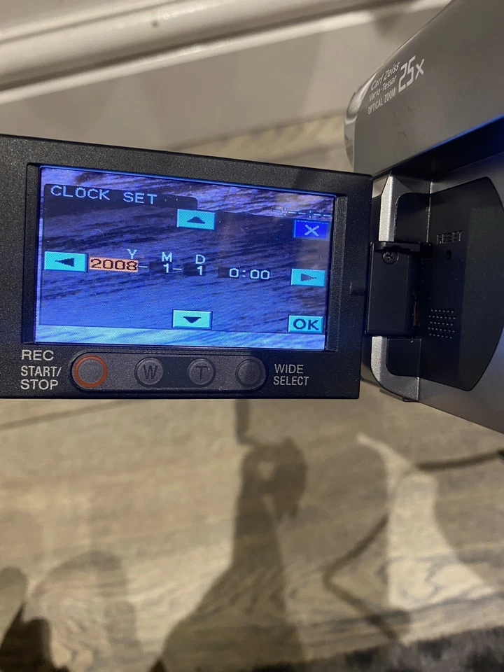 Sony Handycam DCR-HC62E Handheld MiniDV Camcorder Silver with charger  - Image 4 of 4