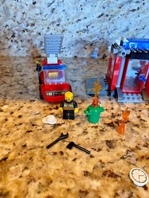 Lego City Town Fireman Lot 10671 Fire Emergency 60088 Fire Starter Set 2015