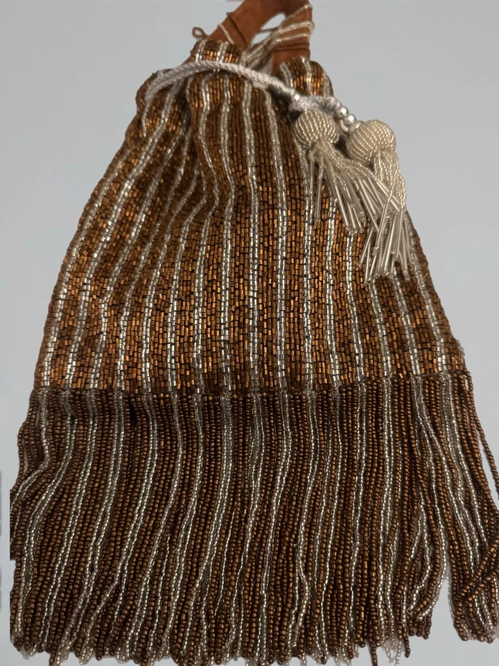 Bolso de Mano Indian Potli Marrón y Plata Cuentas Cordón Cuentas Recipiente y Mango Foto 2 de 4