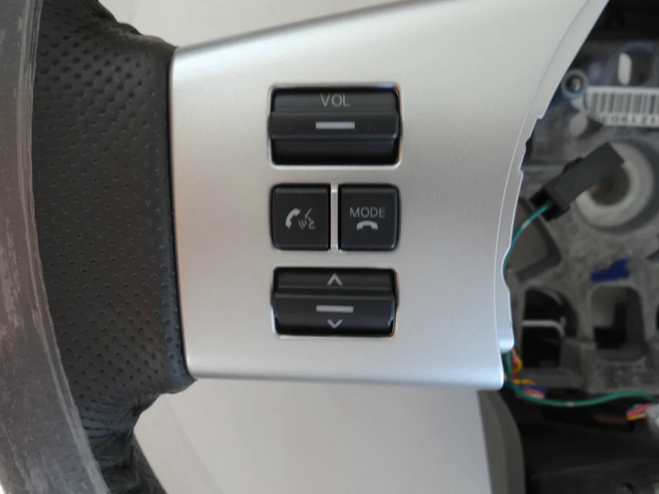 OEM 2005-2012 Nissan Pathfinder Leather Steering Wheel Controls HEATED  - Image 4 of 4