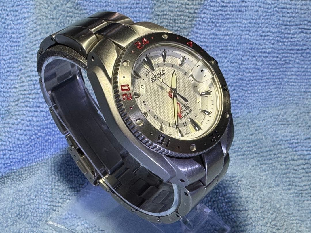 SEIKO Perpetual Calendar Titanium Quartz Watch 36mm Wrist 17cm 6.7