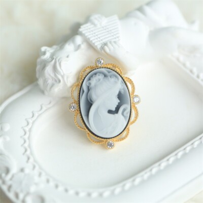 F18 Elegant Lady with Veil Mother of Pearl Black Agate Pendant Silver 925