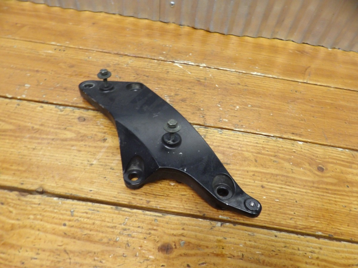 わこ 06-07 Kawasaki Ninja ZX10R LEFT ENGINE MOTOR MOUNT UPPER