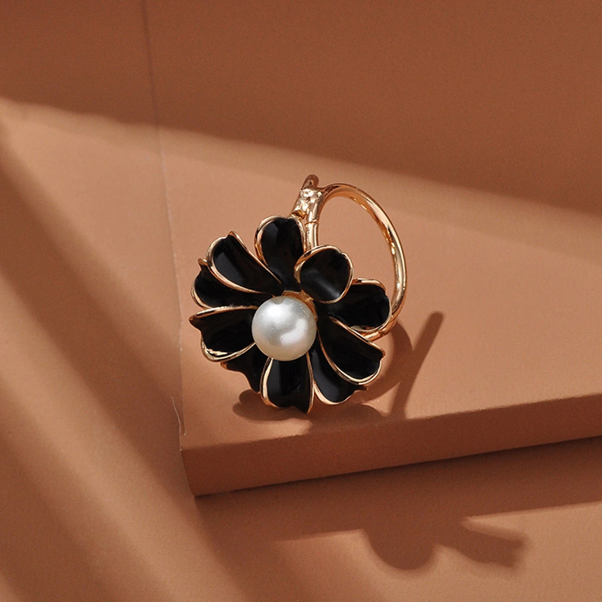 Simple brooch deals