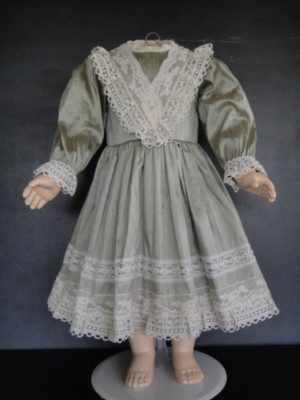 ROBE en soie pour POUPÉE ANCIENNE ou MODERNE de 73 cm