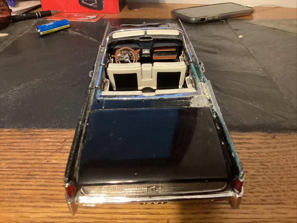 Franklin MInt 1961 Lincoln Continetal Convertible 1:24 Diecast NO