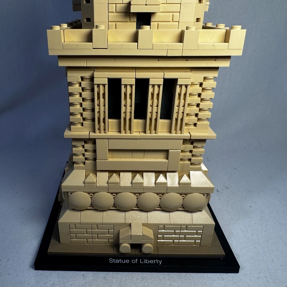 Lego Architecture Statue of Liberty 21042 99% Complete Free Postage - Image 2 of 4