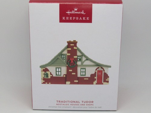 Hallmark 2023 Tudor Tradicional - Casas y Tiendas Nostálgicas 40th - Nuevo en Caja - Imagen 3 de 16