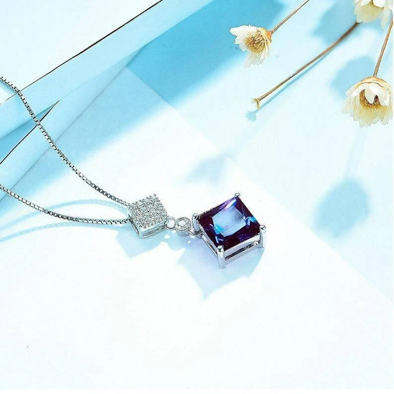 Collar de Alejandrita Corte Princesa Piedra Natal Junio Cambio de Color Colgante de Plata Foto 3 de 4