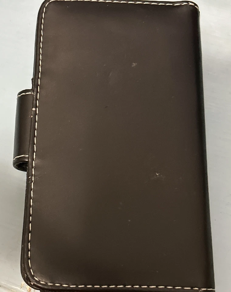 Funda de cuero suiza para iPhone 4 y 4s Foto 3 de 4