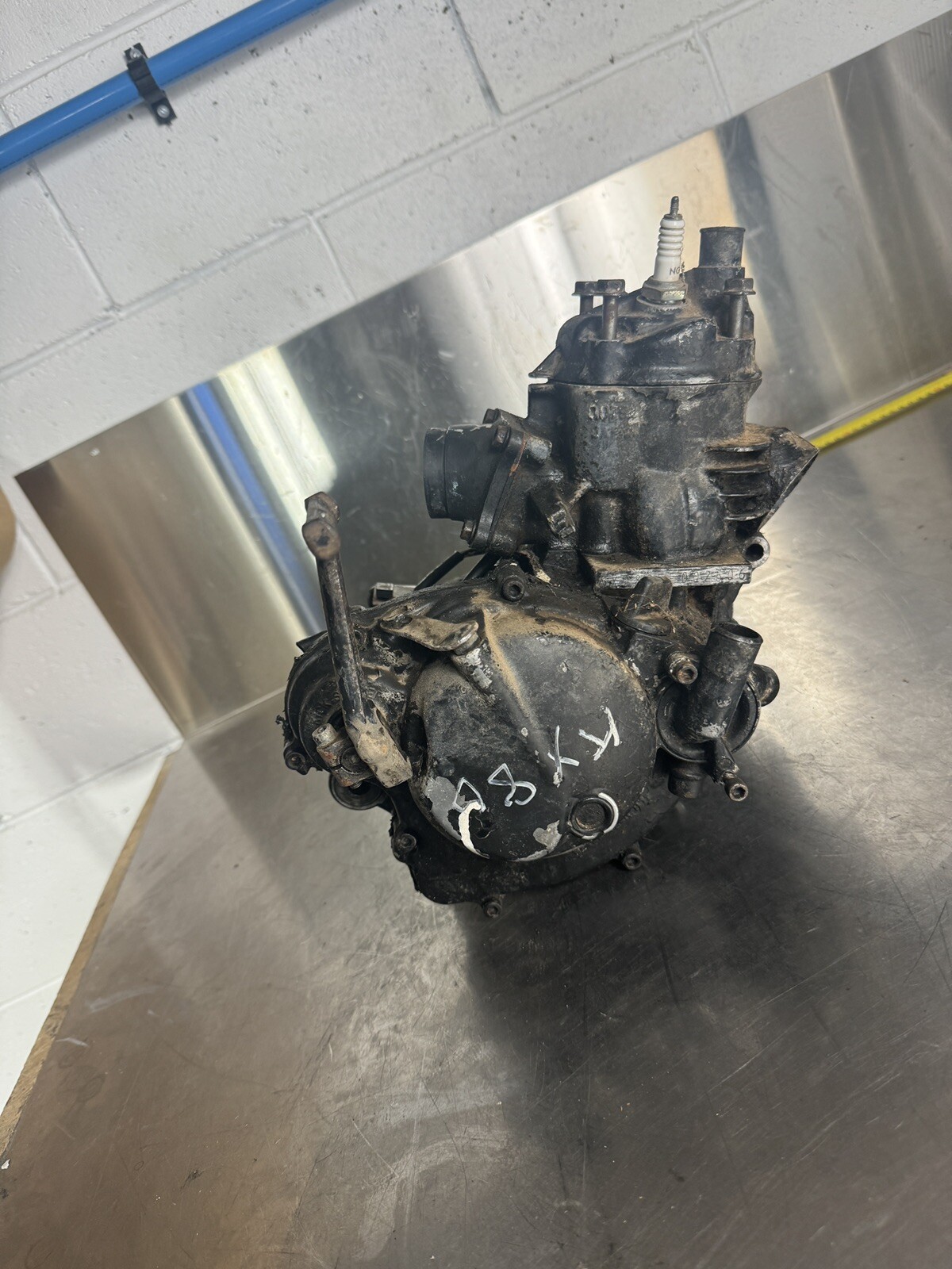 Kawasaki KX80 KX 80 Engine Motor VMX  case cases 1984 84 cylinder complete OEM