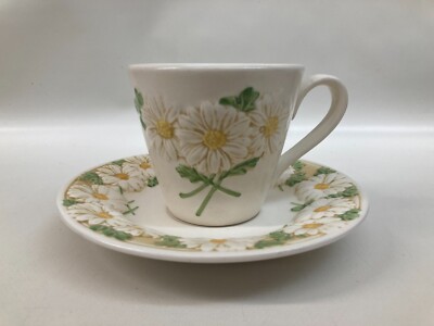 Metlox PoppyTrail Sculptured Daisy Tea/Coffee Cup Saucer Set Made In California