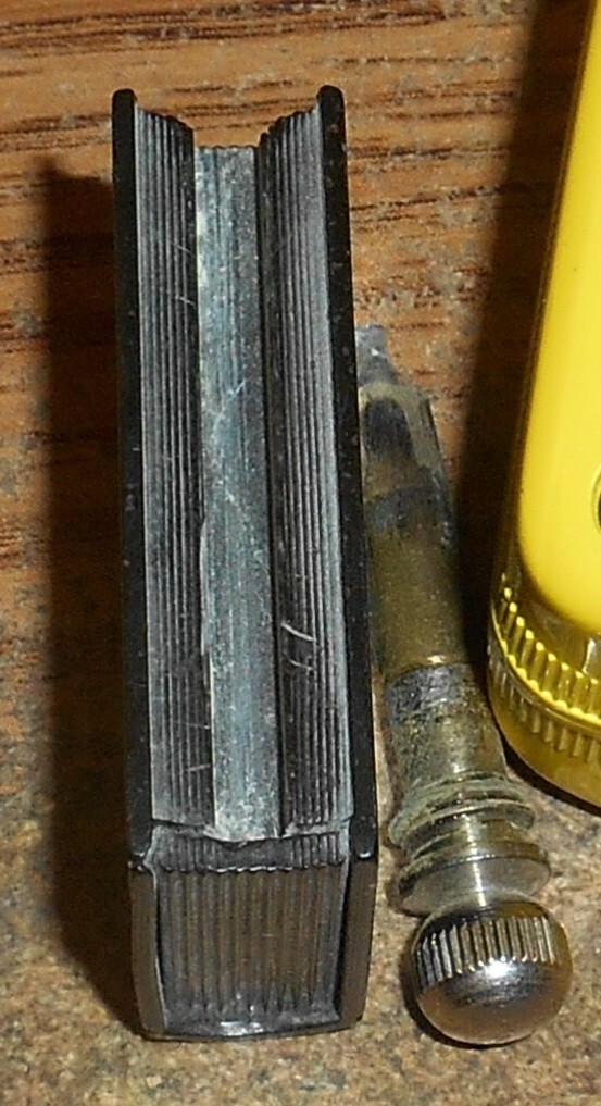 VINTAGE THE MATCH KING BOOK STYLE BAKELITE MATCH STRIKER LIGHTER/RARE