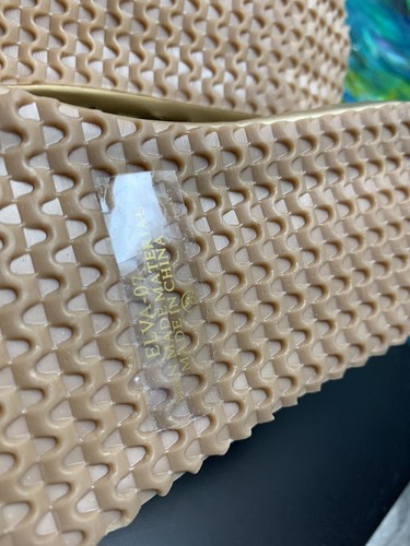 Sandalias cómodas con patrón de círculo de oro metálico NUEVO CON CAJA Refresh talla 8 - Imagen 9 de 10
