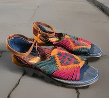 CHICO’S LEATHER HUARACHES SANDALS MULTI COLORED WOMENS SZ 9