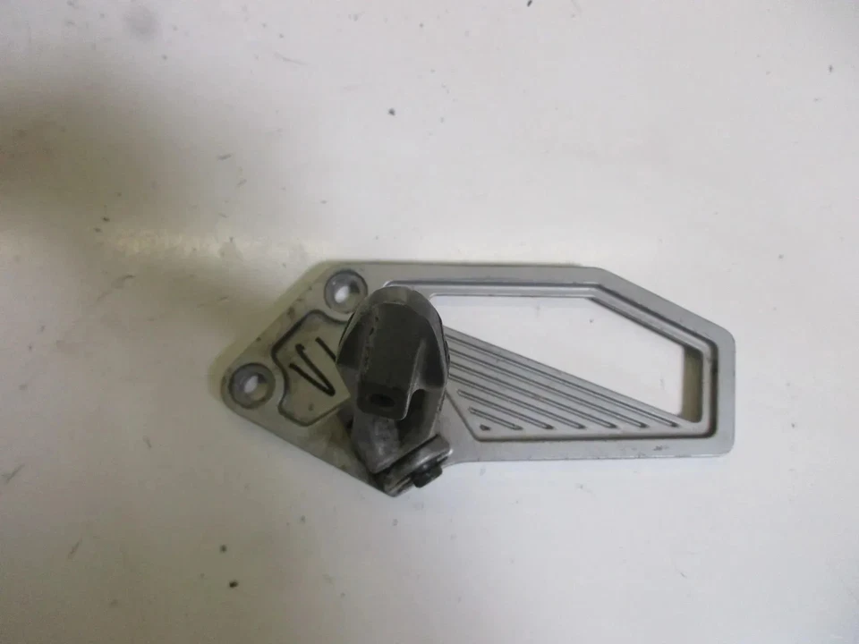 2. Soporte de reposapiés delantero izquierdo para Kawasaki GPX 750 R ZX 750 F. R - Imagen 2 de 4