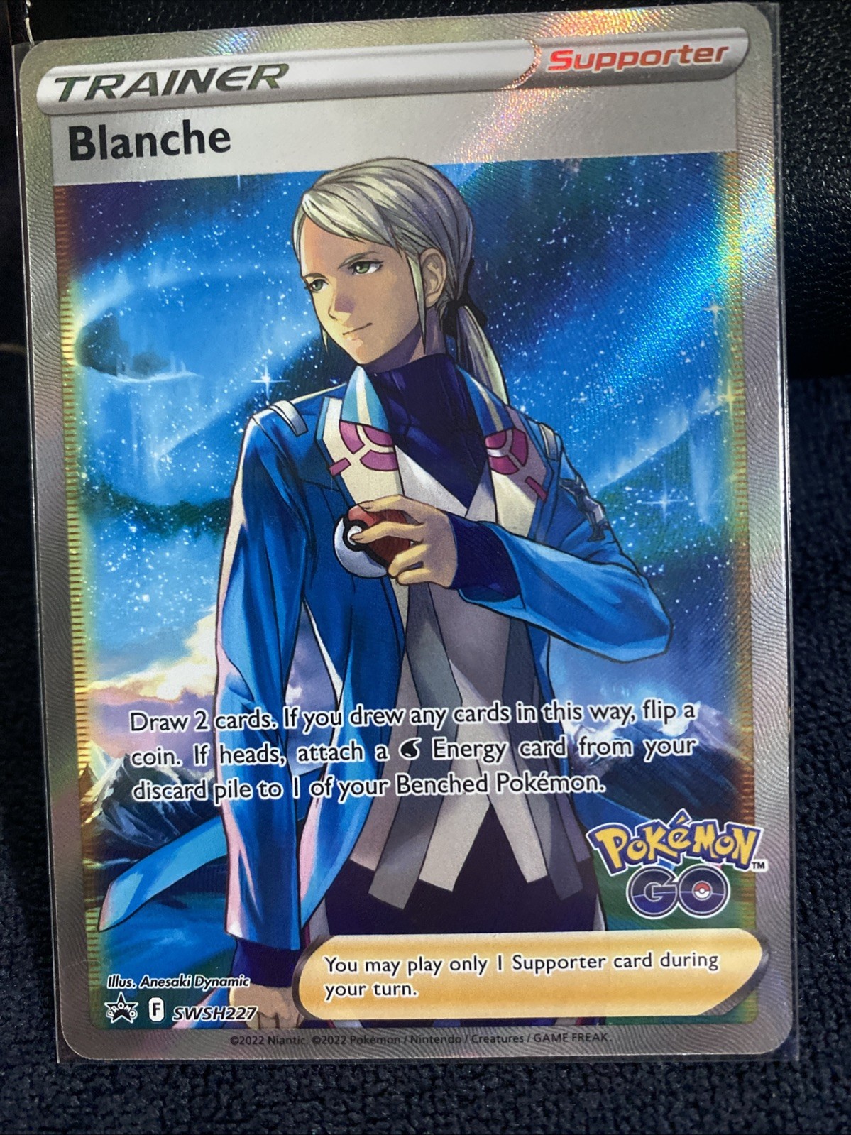 Pokémon TCG Blanche SWSH227 Trainer Black Star Promo Ultra Rare Card