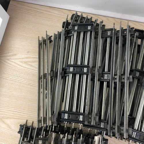 LIONEL 0 GAUGE 3 RAIL BLACK TIE LOT -100 Straight total pcs. Some Cut to Lengths - Picture 7 of 8