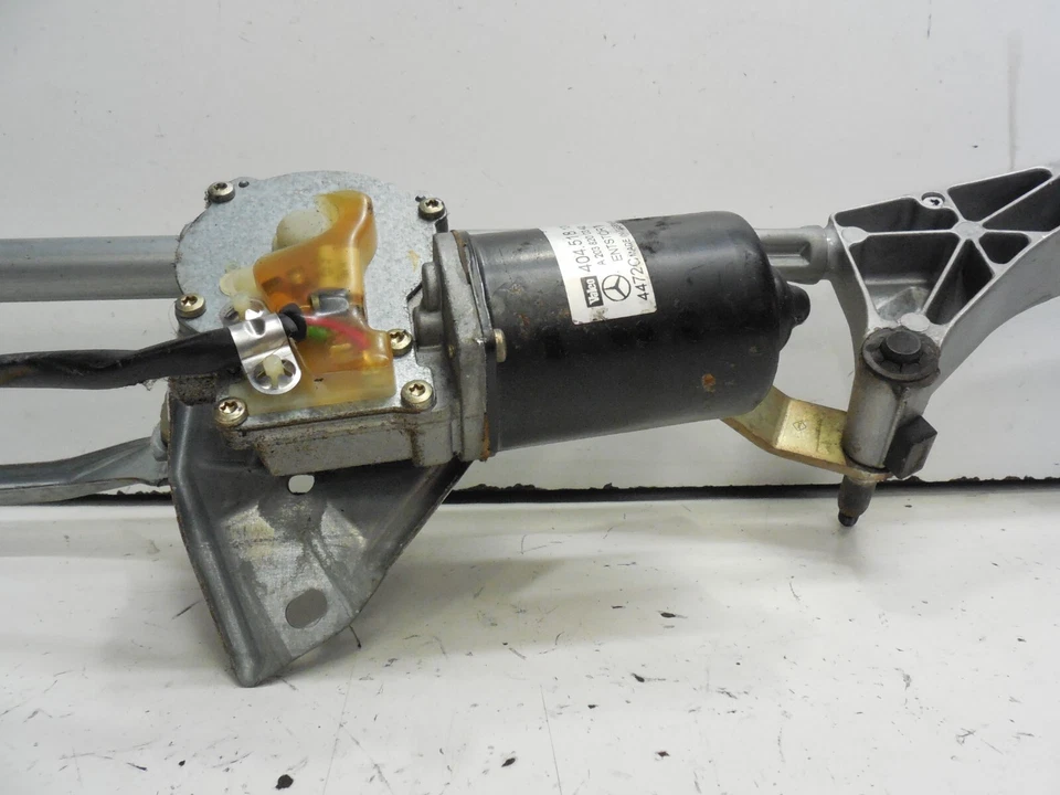 Mercedes Benz C240 C230 C320 (W203) 01-2007 Windshield Wiper Motor 2038200342 - Image 2 of 4