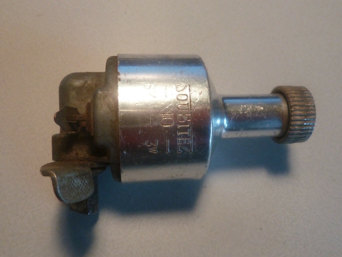 Photo de stock Générateur de dynamo à manivelle vintage 1665389701