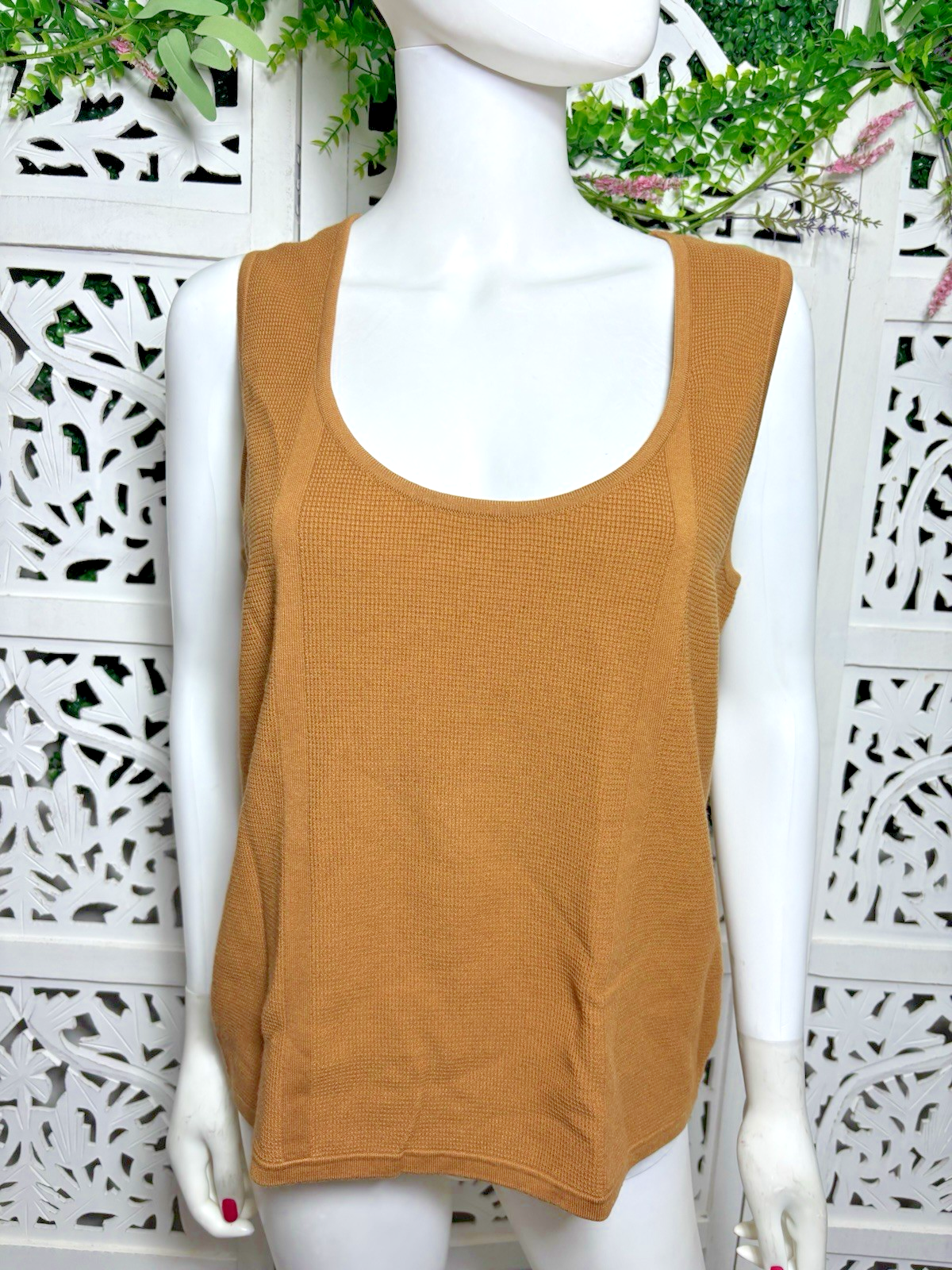 St. John Women's Brown Sleeveless knit Top Size Large