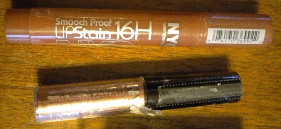 LOT OF 12  ASSORTED MAKE UP-NYC, MAYBELLINE, L'OREAL, & REVLON - Image 3 of 4