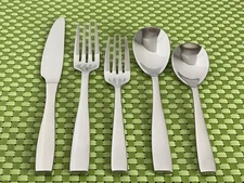 Mikasa DELANO Stainless Glossy China NEW Smart Choice Flatware B130N