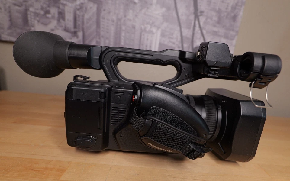 Panasonic HC-X20 4K Pro Camcorder + Mic + Extra Battery + Custom Case - Image 4 of 4