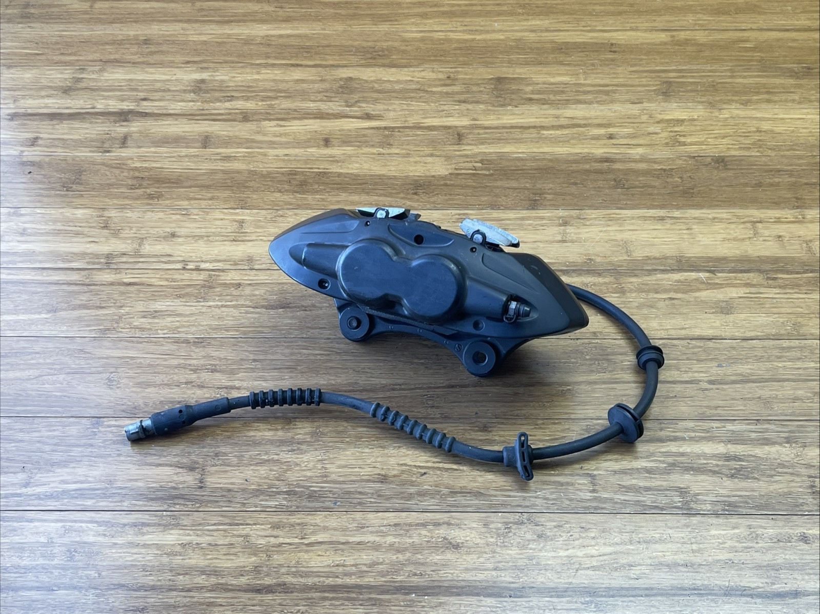 2014-2020 BMW i8 I12 Front Right Brake Caliper Assembly Black 76K Mil OEM *NOTE*