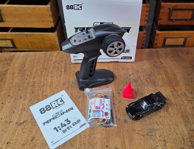 RC Auto 1:43 Mini Drift Car 4WD Gyro 2,4GHz Ferngesteuert Rennwagen Modellauto